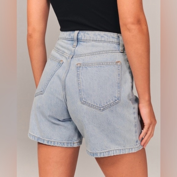 Abercrombie & Fitch The Loose Short High Rise Pleated Light Wash Size 36|22 Flaw - Picture 4 of 8